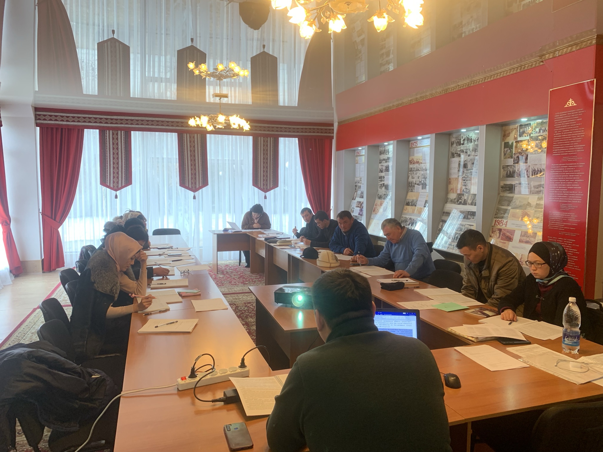 С 13 по 17 декабря 2021г. на базе санатория «Кыргызское взморье»  в селе Бостери для 18 слушателей было организовано выездное обучение на тему: «Управление государственными закупками». 